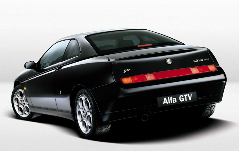 「伝統の名前を唯一無二の個性派ボディで復活。アルファロメオ GTV／スパイダー【ネオ・クラシックカー・グッドデザイン太鼓判：輸入車編】」の3枚目の画像