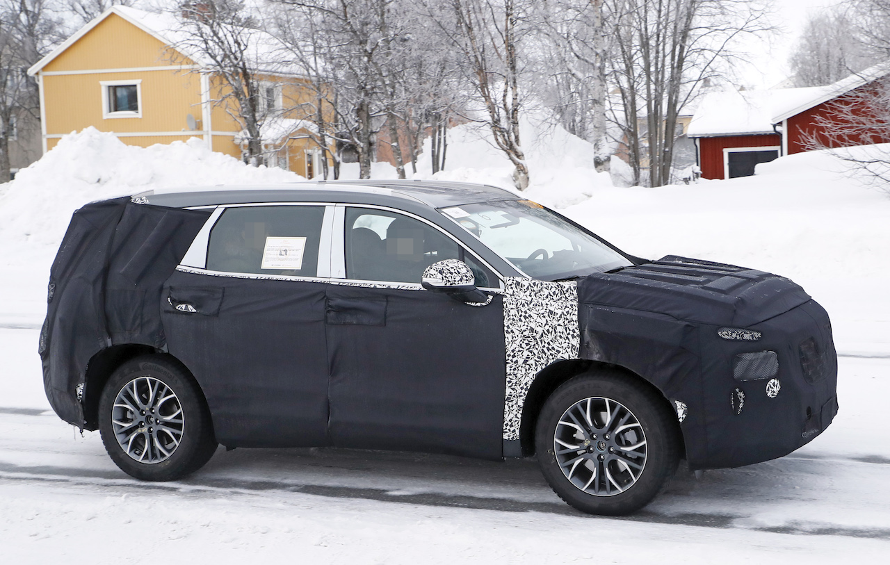 ヒュンダイの主力suv サンタフェ 改良型は ボルボ風t字型ledデイライトを装備 Clicccar Com ヒュンダイの主力suv サンタフェ 改良型は ボルボ風t字型ledデイライトを装備 Clicccar Com