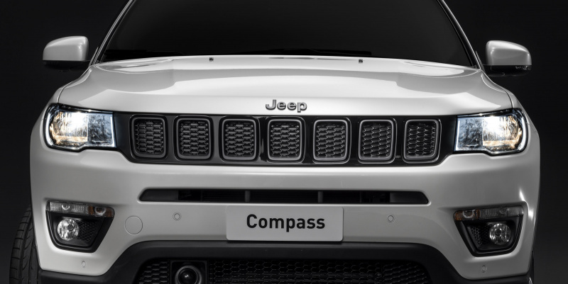 「ジープ・コンパスに200台限定車の「ナイトイーグル」を設定【新車】」の8枚目の画像
