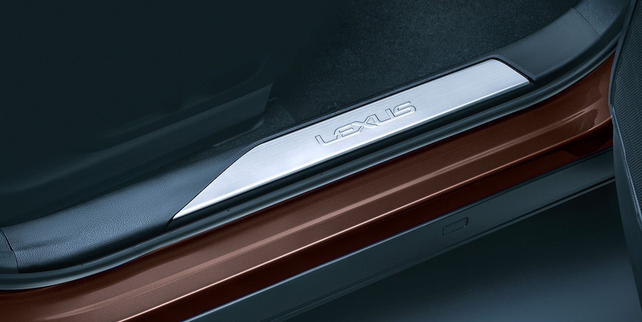 「ハイブリッドモデルのレクサス「UX250h」に、特別仕様車の“Brown Edition”を設定」の4枚目の画像