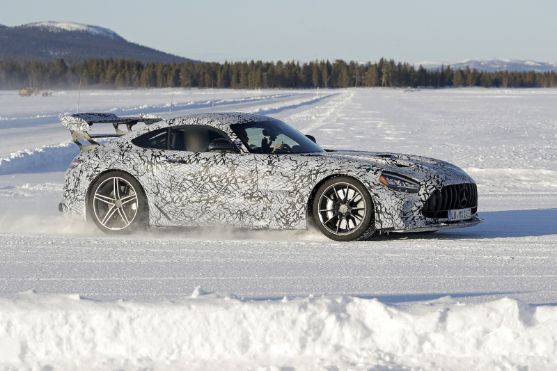 「700馬力でスノードリフトをキメた！　メルセデスAMG 「GT Rブラックシリーズ」の最新プロトはどこが変わった？」の5枚目の画像