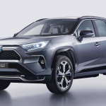 「専用フロントマスクでプレミアム感を増したRAV4 PHV、システム出力を大幅にアップしてまもなく発売」の8枚目の画像ギャラリーへのリンク