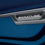 ブルーのボディカラーとタイポグラフィーが目を惹く特別仕様車「ルノー トゥインゴ シグネチャー」が発売【新車】 - RENAULT TWINGO III (B07)