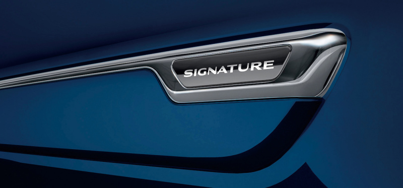 「ブルーのボディカラーとタイポグラフィーが目を惹く特別仕様車「ルノー トゥインゴ シグネチャー」が発売【新車】」の8枚目の画像