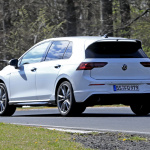 新型VWゴルフにも最強モデル「R」が設定。ニュル高速テストで333馬力を開放！ - Spy-Photo