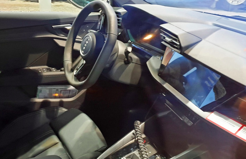 「新型・アウディA3セダン、450馬力の「RS」をキャッチ！」の1枚目の画像