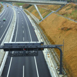トラックにも自動運転の波！　 高速道路で複数台の隊列走行の実験が進められているワケ - cliccar_truck_01