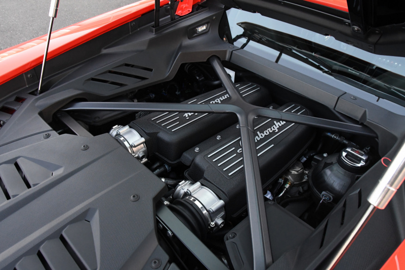 「640馬力のハイパワー4WDは意外なほど乗りやすい 【ランボルギーニ・ウラカンEVO試乗】」の8枚目の画像