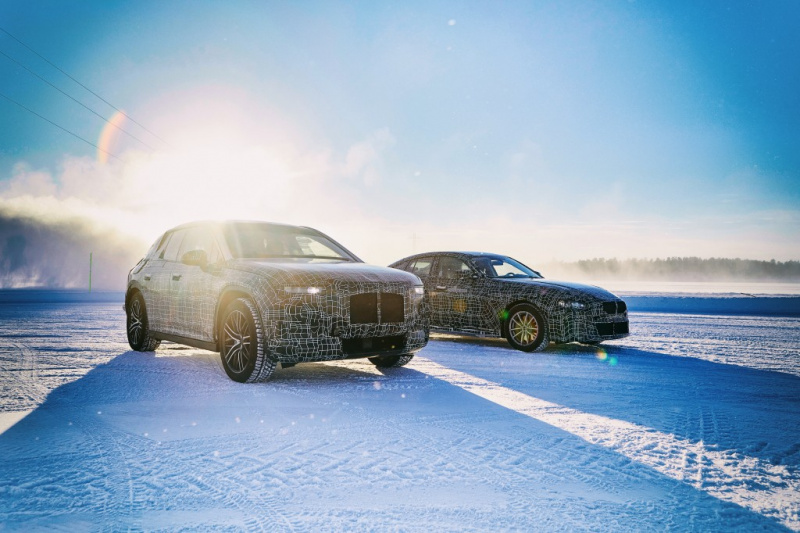 「2021年登場!?　BMWの新EV「iNEXT」がテスト走行中？」の3枚目の画像