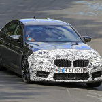 「BMW M5セダン改良型の最終デザインが鮮明に。ニュルで高速テスト」の2枚目の画像ギャラリーへのリンク