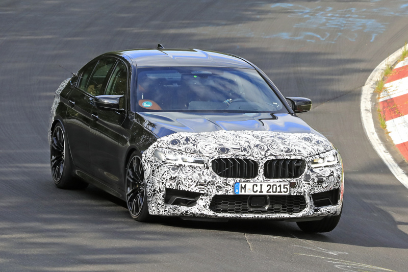「BMW M5セダン改良型の最終デザインが鮮明に。ニュルで高速テスト」の2枚目の画像