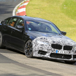 「BMW M5セダン改良型の最終デザインが鮮明に。ニュルで高速テスト」の3枚目の画像ギャラリーへのリンク