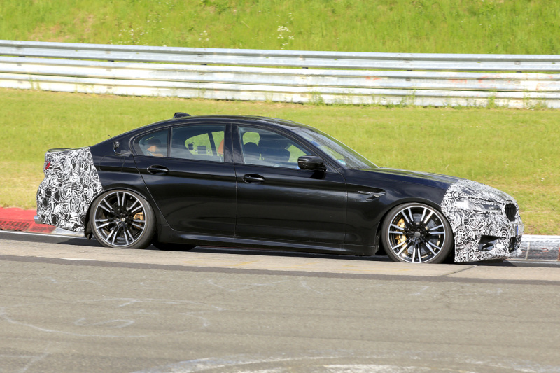 「BMW M5セダン改良型の最終デザインが鮮明に。ニュルで高速テスト」の5枚目の画像