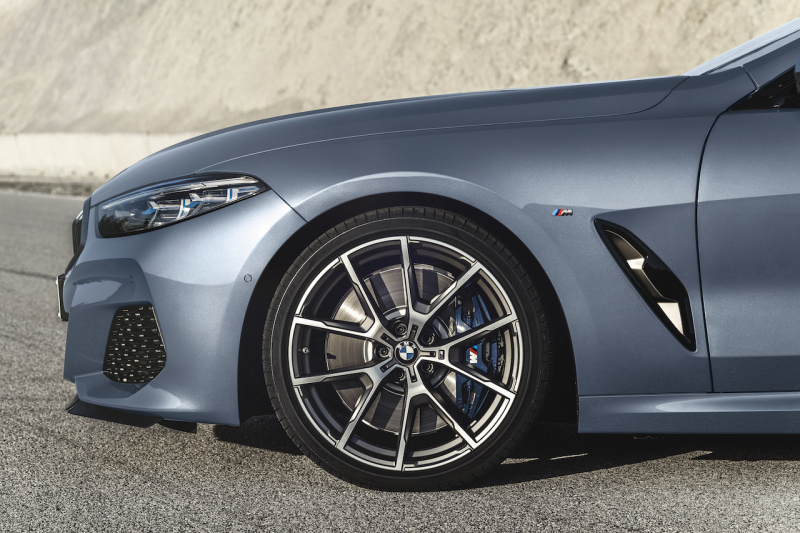 「BMW 8シリーズクーペ／カブリオレに「シルキー6」のガソリンエンジンを追加【新車】」の10枚目の画像