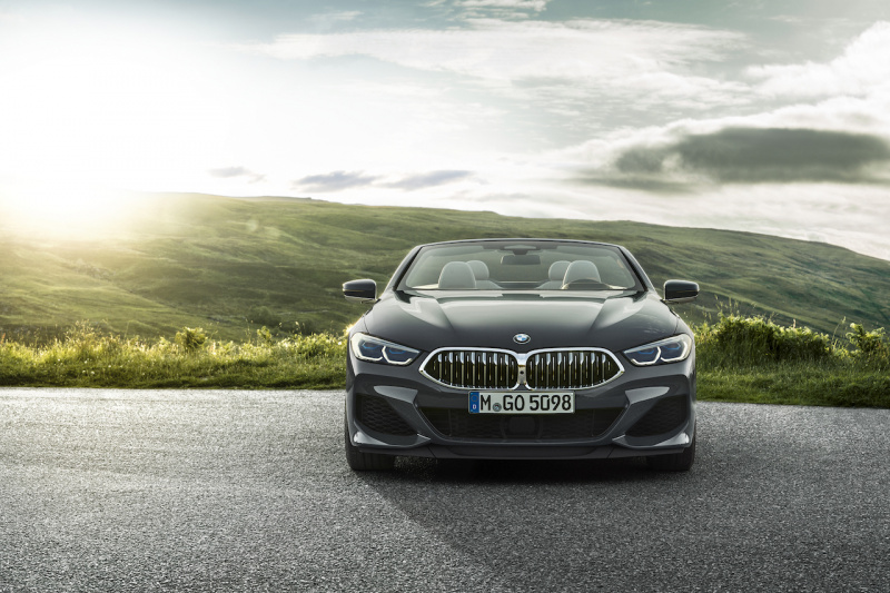 「BMW 8シリーズクーペ／カブリオレに「シルキー6」のガソリンエンジンを追加【新車】」の4枚目の画像
