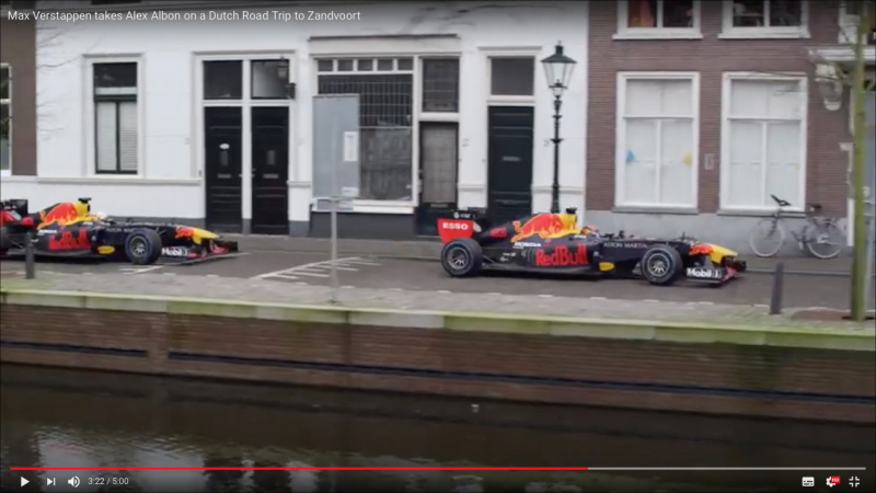 「F1マシンで!?　アルボンを引き連れてフェルスタッペンがオランダを案内【動画】」の1枚目の画像