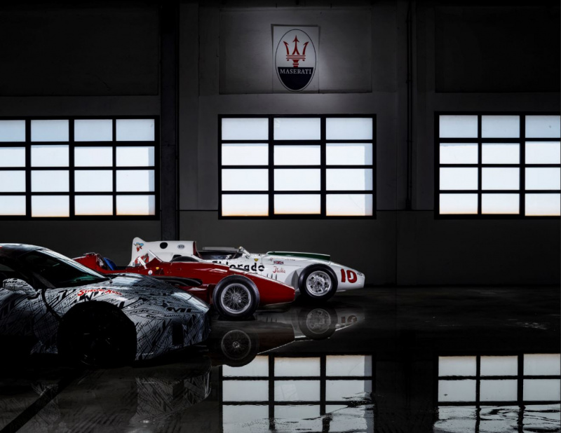 「マセラティが新型レーシングカー「MC20」の写真を公開。かつての名車と3ショット」の5枚目の画像