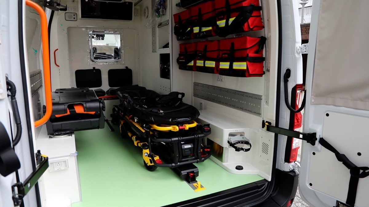 Nissan Ev Ambulance 0518 2 画像 日本初のev救急車が東京消防庁の デイタイム救急隊 に向け日産自動車から納車 Clicccar Com