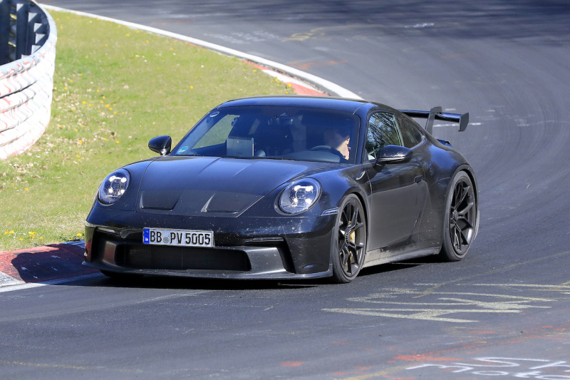 「「公道のレーシングカー」ポルシェ・911 GT3、ついに新ダックネックウィングを装着」の2枚目の画像