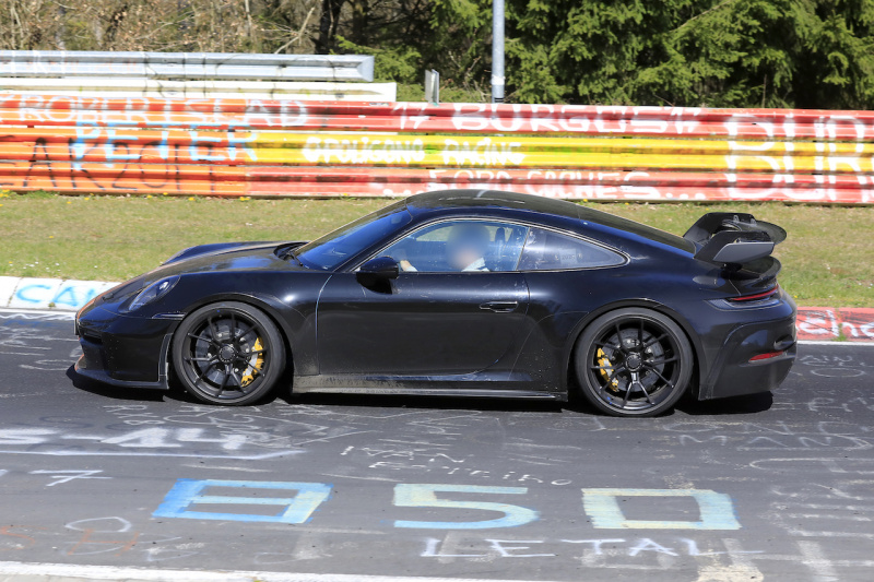 「「公道のレーシングカー」ポルシェ・911 GT3、ついに新ダックネックウィングを装着」の6枚目の画像
