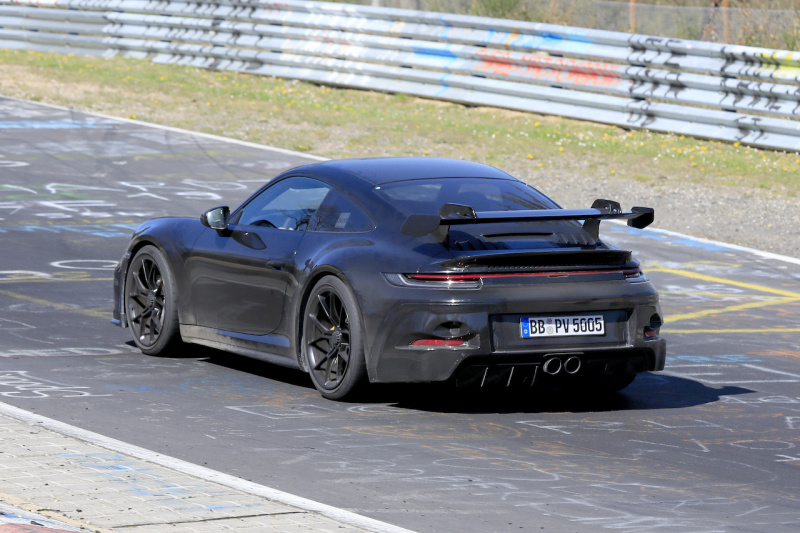 「「公道のレーシングカー」ポルシェ・911 GT3、ついに新ダックネックウィングを装着」の9枚目の画像
