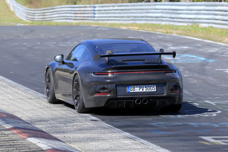 「「公道のレーシングカー」ポルシェ・911 GT3、ついに新ダックネックウィングを装着」の10枚目の画像