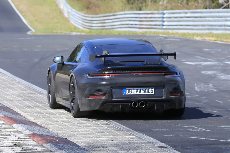 「「公道のレーシングカー」ポルシェ・911 GT3、ついに新ダックネックウィングを装着」の11枚目の画像