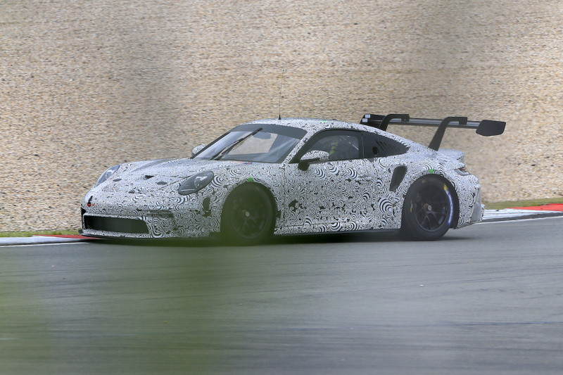 「チャンピオン奪還の使命を受け、ポルシェ 911 GT3 Rプロトタイプがニュルブルクリンクで高速テスト！」の1枚目の画像