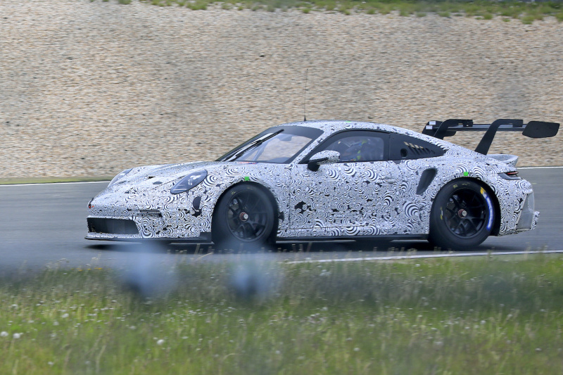 「チャンピオン奪還の使命を受け、ポルシェ 911 GT3 Rプロトタイプがニュルブルクリンクで高速テスト！」の3枚目の画像