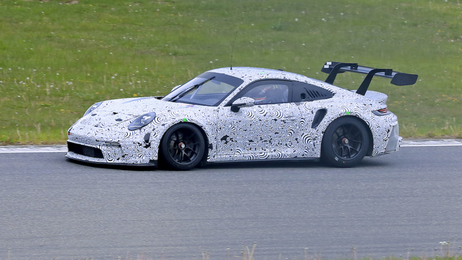 チャンピオン奪還の使命を受け、ポルシェ 911 GT3 Rプロトタイプがニュルブルクリンクで高速テスト！ | clicccar.com