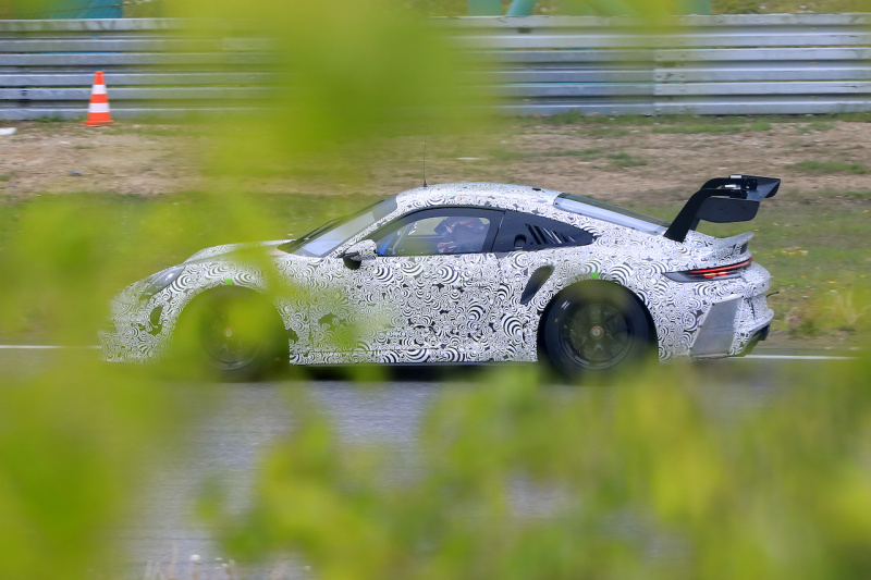 「チャンピオン奪還の使命を受け、ポルシェ 911 GT3 Rプロトタイプがニュルブルクリンクで高速テスト！」の9枚目の画像