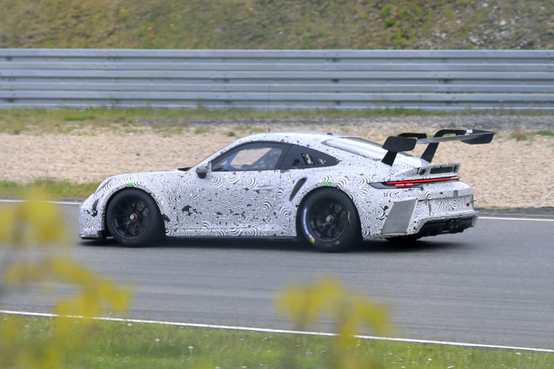 「チャンピオン奪還の使命を受け、ポルシェ 911 GT3 Rプロトタイプがニュルブルクリンクで高速テスト！」の10枚目の画像