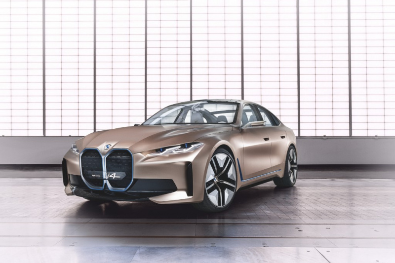 「2021年登場!?　BMWの新EV「iNEXT」がテスト走行中？」の10枚目の画像