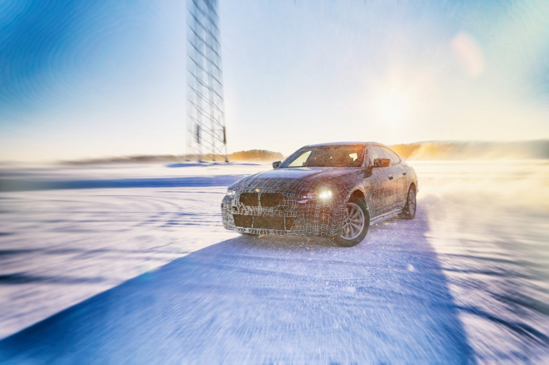 「2021年登場!?　BMWの新EV「iNEXT」がテスト走行中？」の6枚目の画像