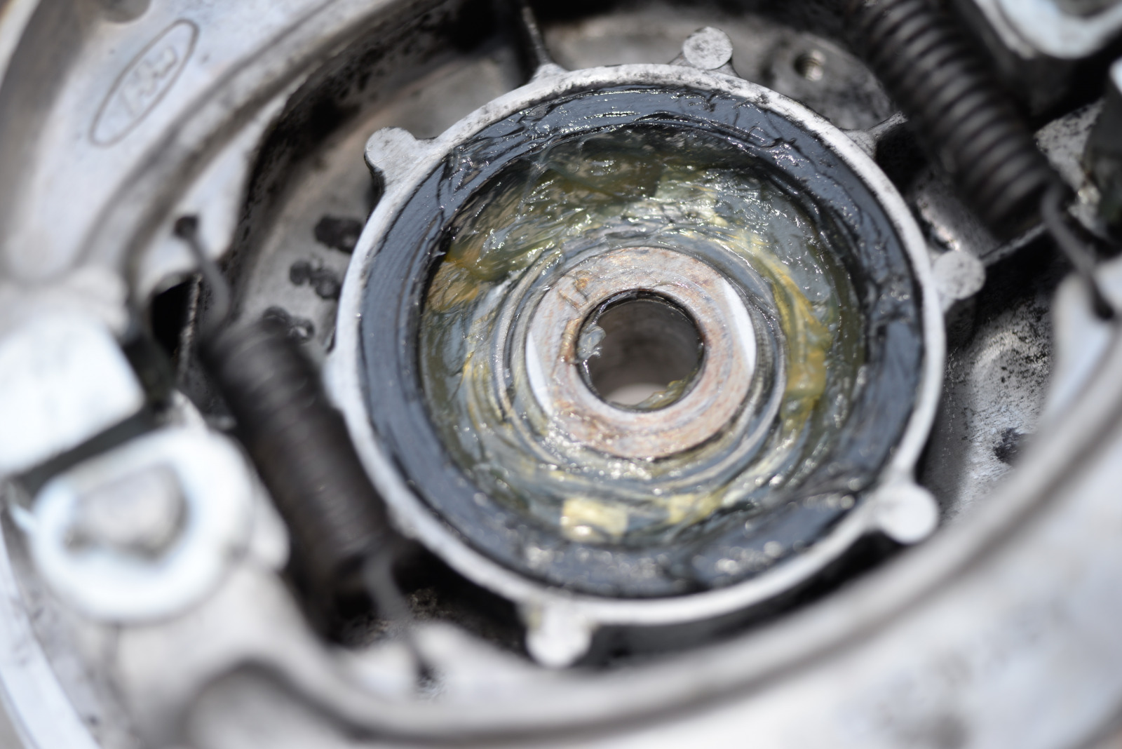 Cb125k Break06 画像 旧車再生の基本 フロントタイヤを交換する 49年前のcb125は直るのか 素人再生記 Clicccar Com