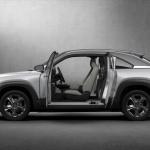 「マツダ初のピュアEV「Mazda MX-30」の生産を開始!! 「e-SKYACTIV」搭載し欧州で先行予約、気になる価格は？」の4枚目の画像ギャラリーへのリンク