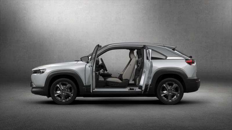 「マツダ初のピュアEV「Mazda MX-30」の生産を開始!! 「e-SKYACTIV」搭載し欧州で先行予約、気になる価格は？」の4枚目の画像