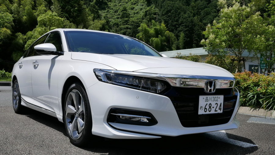 オヤジクルマに見える新型アコードは 理想的な前後重量配分を実現した走りのセダンだった Clicccar Com