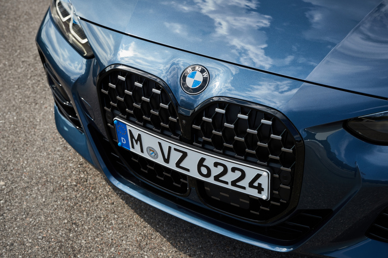 「縦長の新しいキドニーグリルに注目！　BMW4シリーズ クーペが世界デビュー【新車】」の17枚目の画像