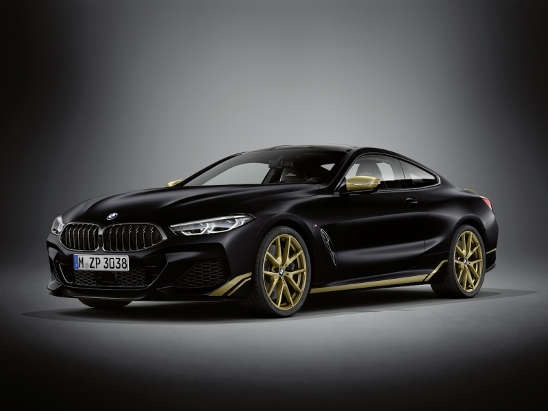 「BMW 8シリーズにゴールドのアクセントカラーが配された特別仕様車が登場」の4枚目の画像