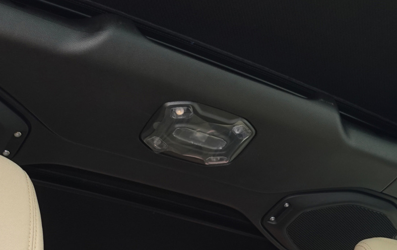 「タンのソフトトップ、バケットシートを備えたジープ・ラングラーの「ブラック＆タン」が限定で登場【新車】」の15枚目の画像