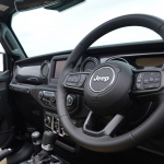 タンのソフトトップ、バケットシートを備えたジープ・ラングラーの「ブラック＆タン」が限定で登場【新車】 - Jeep Wrangler Black & Tan_20200623_5