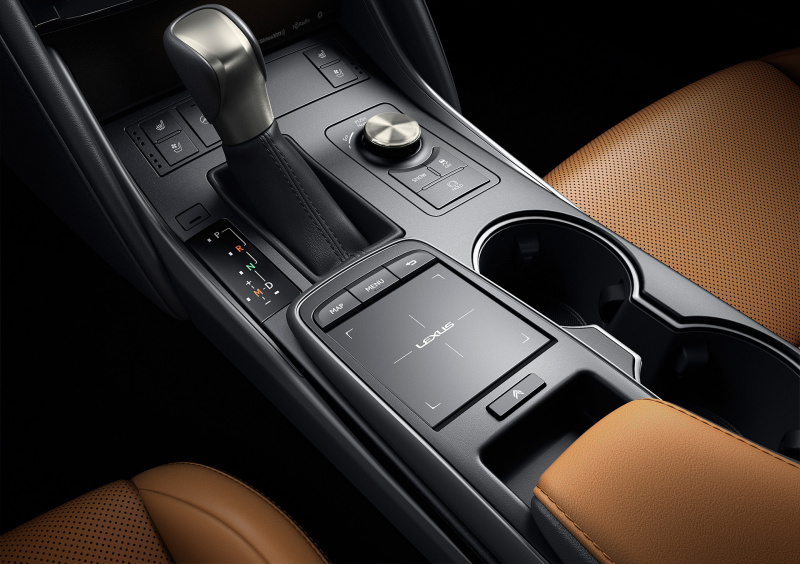 「新型レクサスISには最新の車載インフォテイメント、先進安全装備が搭載」の12枚目の画像