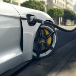 ポルシェ・タイカンの日本での価格が発表。最速24分で80％まで充電が可能なピュアスポーツEV【新車】 - Porsche_Taycan_20200605_5