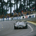 マクラーレンのル・マン優勝25周年限定車の色はどうして「上野グレー」？　実は日本と深い関係があった！ - S_12093-Number-59-McLaren-F1-GTR-on-its-way-to-victory-at-Le-Mans-in-1995---Credit---Motorsport-Images