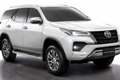 Rav4よりカッコいい トヨタ自動車が7人乗り高級suv フォーチュナー を発売へ Clicccar Com