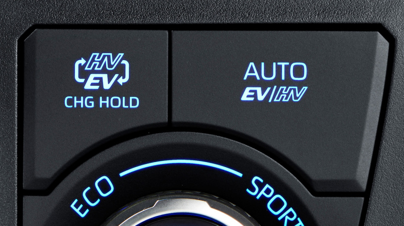 「新型RAV4 PHVの内外装を徹底チェック！　ブラックのアクセントカラーが際立つ専用装備【新車】」の27枚目の画像