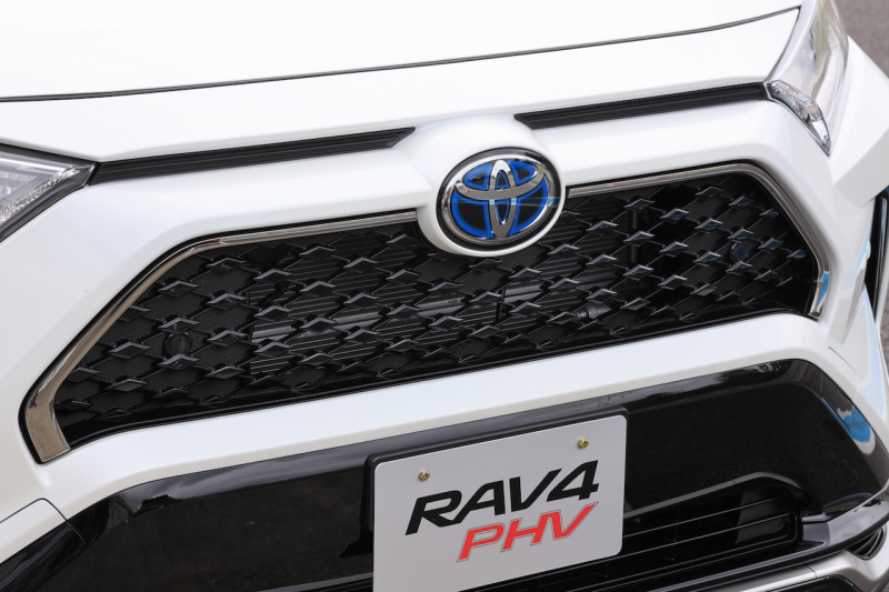 「新型RAV4 PHVの内外装を徹底チェック！　ブラックのアクセントカラーが際立つ専用装備【新車】」の44枚目の画像