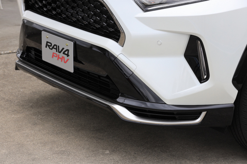 「新型RAV4 PHVの内外装を徹底チェック！　ブラックのアクセントカラーが際立つ専用装備【新車】」の45枚目の画像