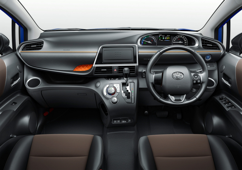 「トヨタ・シエンタが一部改良。ヘッドライトをLED化、2列シートに充実装備の新グレードを追加【新車】」の1枚目の画像